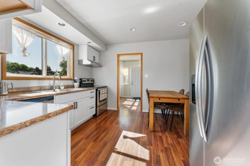 Property photo for 704 E Woodin Avenue, Chelan photo 12