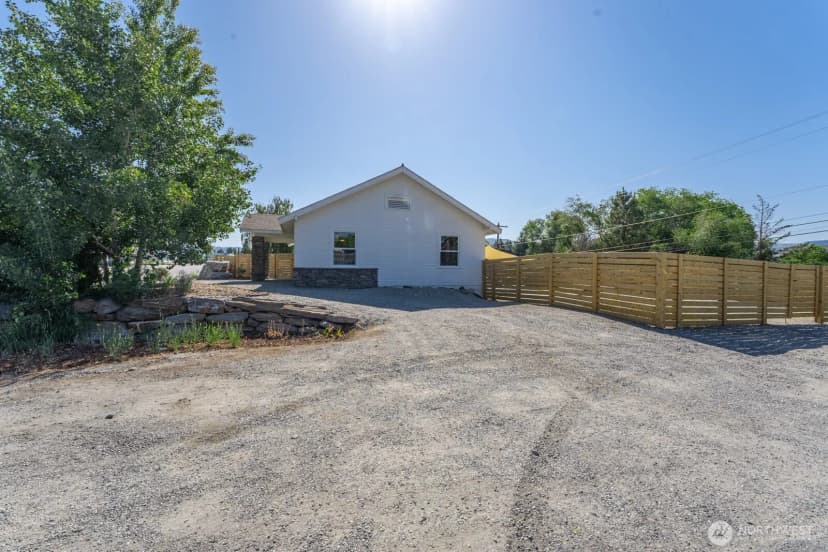 Property photo for 704 E Woodin Avenue, Chelan photo 37