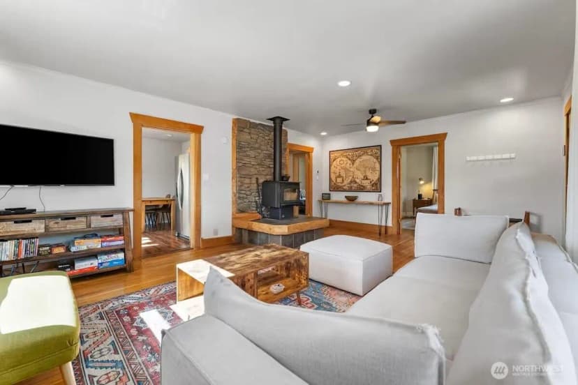 Property photo for 704 E Woodin Avenue, Chelan photo 8