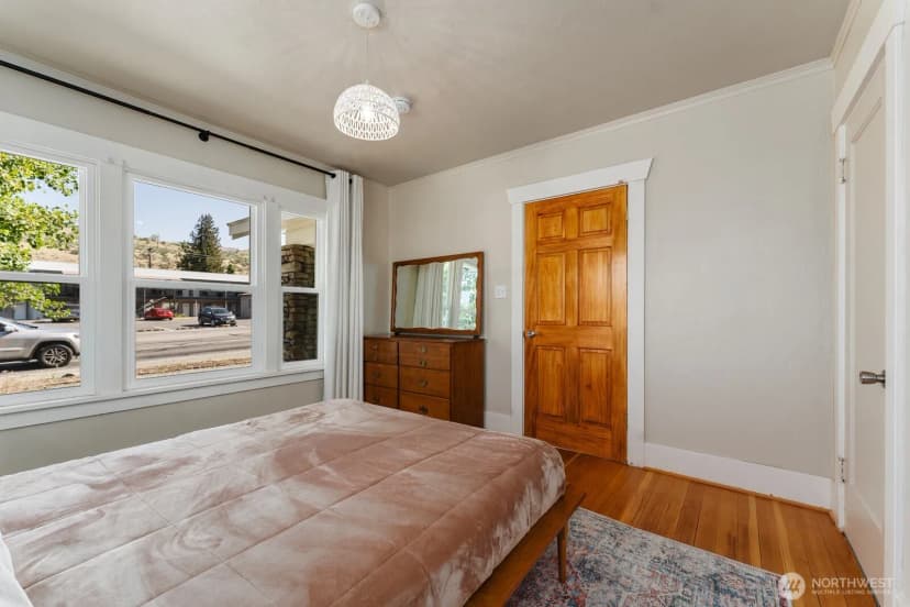 Property photo for 704 E Woodin Avenue, Chelan photo 14
