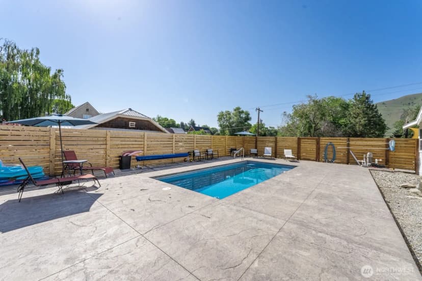 Property photo for 704 E Woodin Avenue, Chelan photo 32