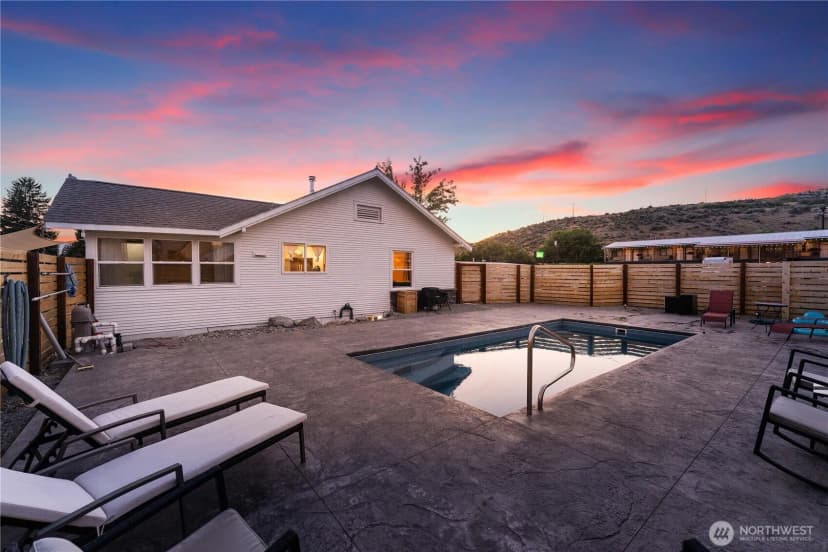 Property photo for 704 E Woodin Avenue, Chelan photo 30