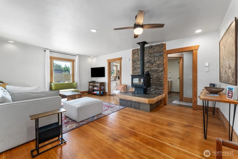 Property photo for 704 E Woodin Avenue, Chelan photo 6