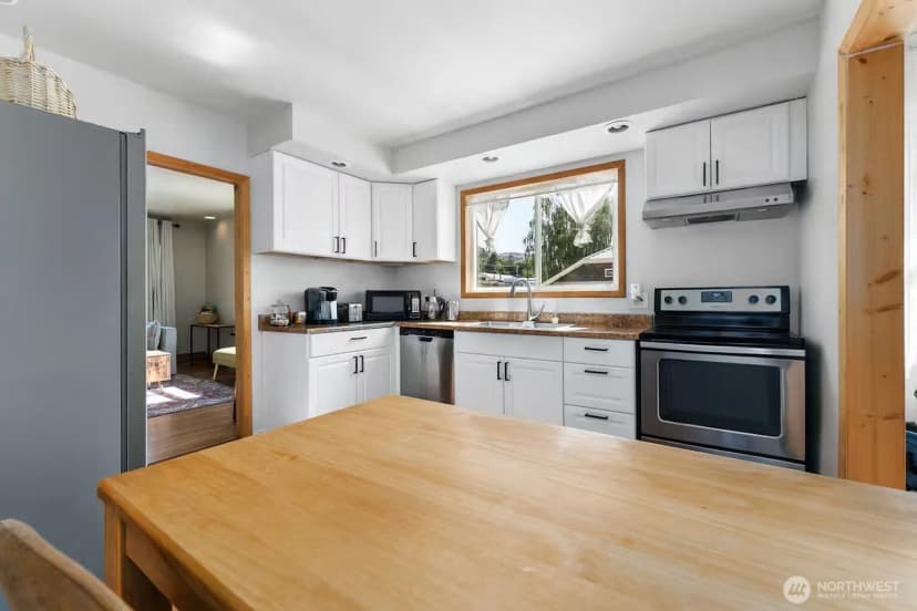 Property photo for 704 E Woodin Avenue, Chelan photo 11