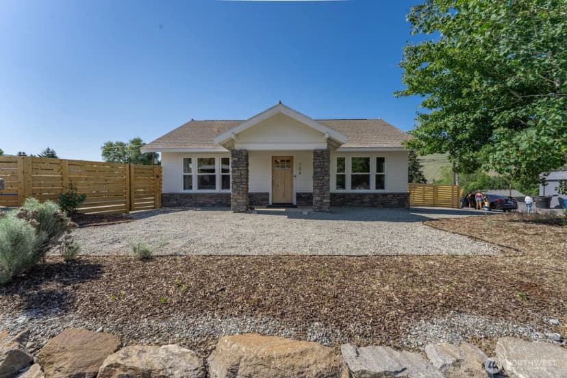 Property photo for 704 E Woodin Avenue, Chelan photo 39