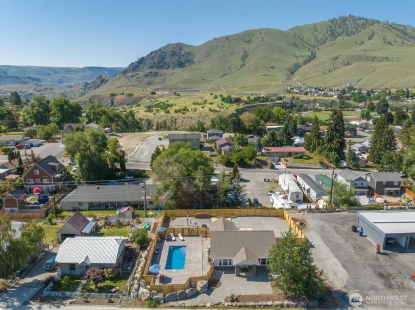Property photo for 704 E Woodin Avenue, Chelan photo 4