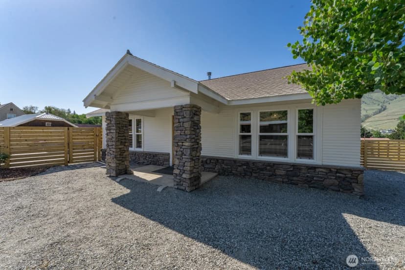 Property photo for 704 E Woodin Avenue, Chelan photo 40