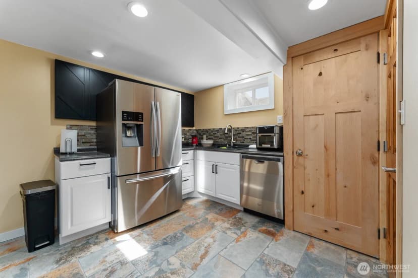 Property photo for 704 E Woodin Avenue, Chelan photo 21
