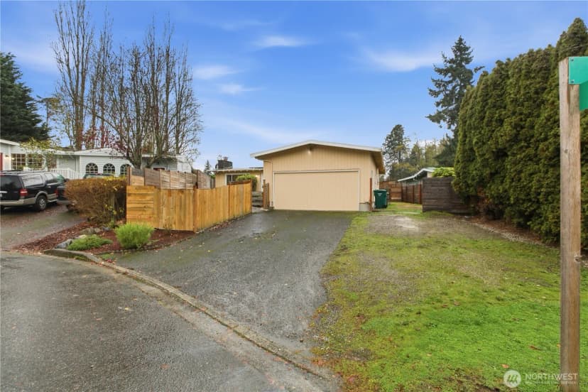 Property photo for 30221 5th Avenue S, Federal Way photo 2