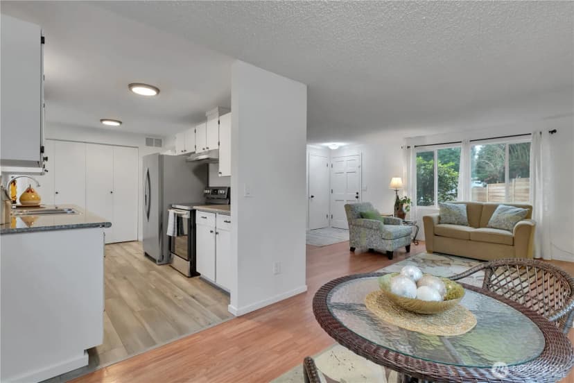 Property photo for 30221 5th Avenue S, Federal Way photo 8