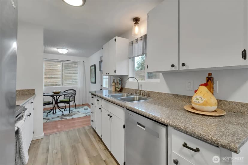 Property photo for 30221 5th Avenue S, Federal Way photo 12