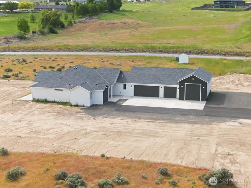 Property photo for 29183 Mammoth Dr, Kennewick