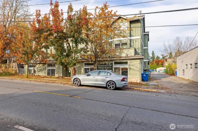 Property photo for 3408 Ne 65th Street #a, Seattle photo 4