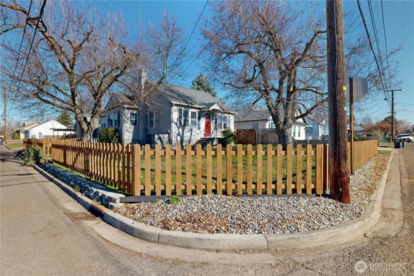 Property photo for 405 Se 8th Street, College Place photo 2
