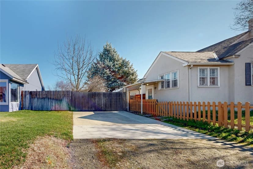 Property photo for 405 Se 8th Street, College Place photo 38