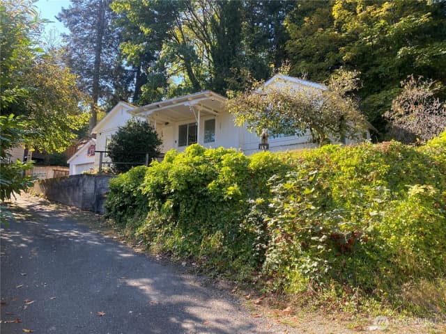 Property photo for 161 108 Avenue Se #169, Bellevue photo 5