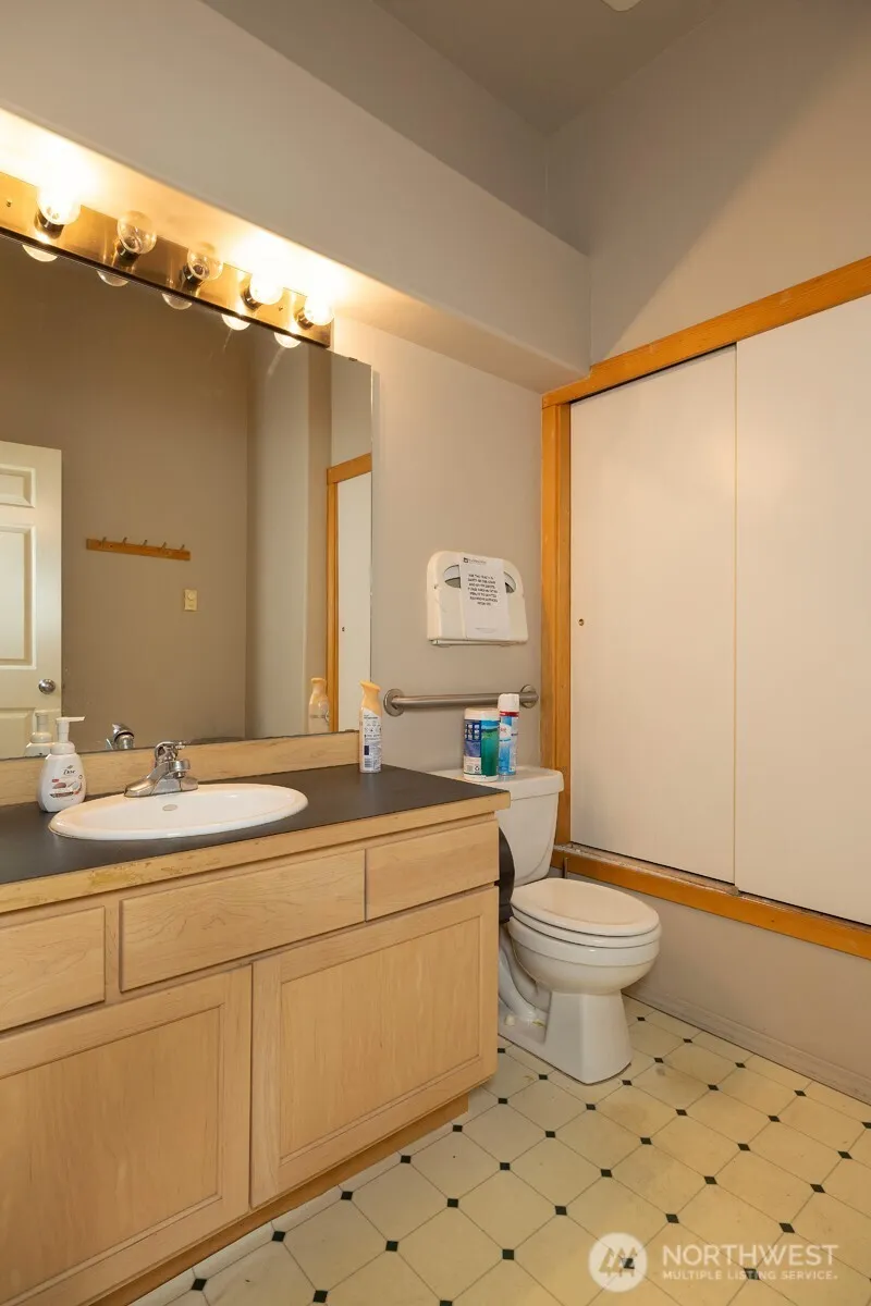 Property photo for 3408 Ne 65th Street #b, Seattle photo 22