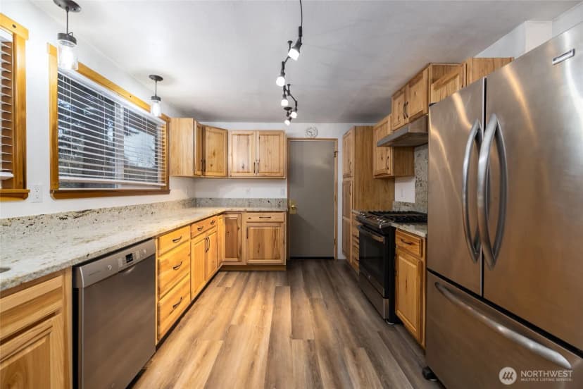 Property photo for 1612 14th Street, Anacortes photo 13