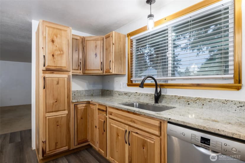 Property photo for 1612 14th Street, Anacortes photo 12