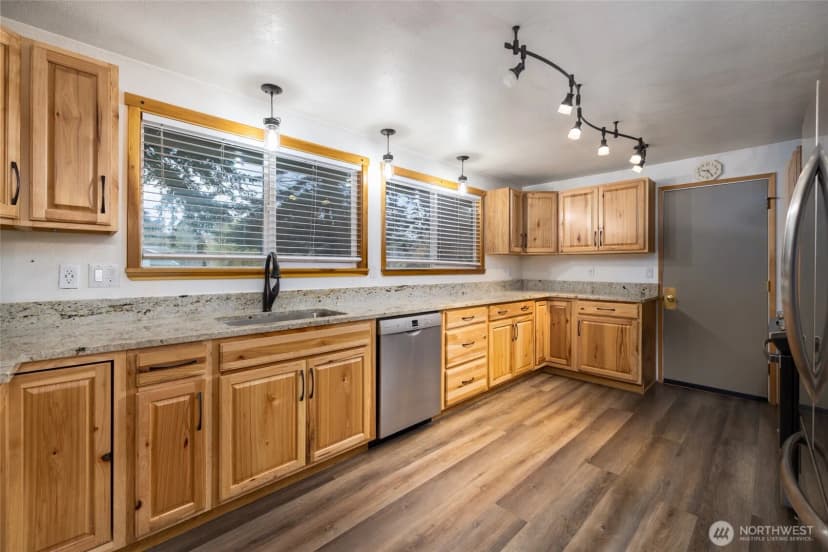 Property photo for 1612 14th Street, Anacortes photo 11