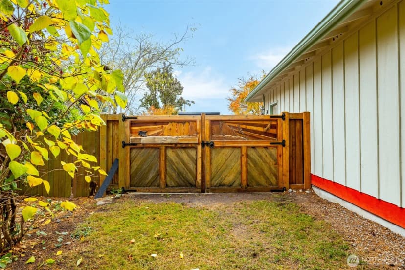 Property photo for 1612 14th Street, Anacortes photo 24