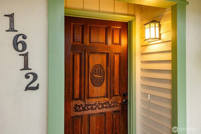 Property photo for 1612 14th Street, Anacortes photo 4