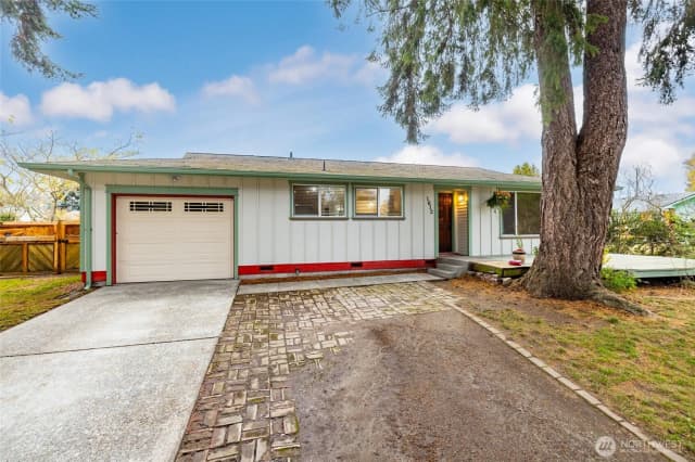 Property photo for 1612 14th Street, Anacortes photo 2