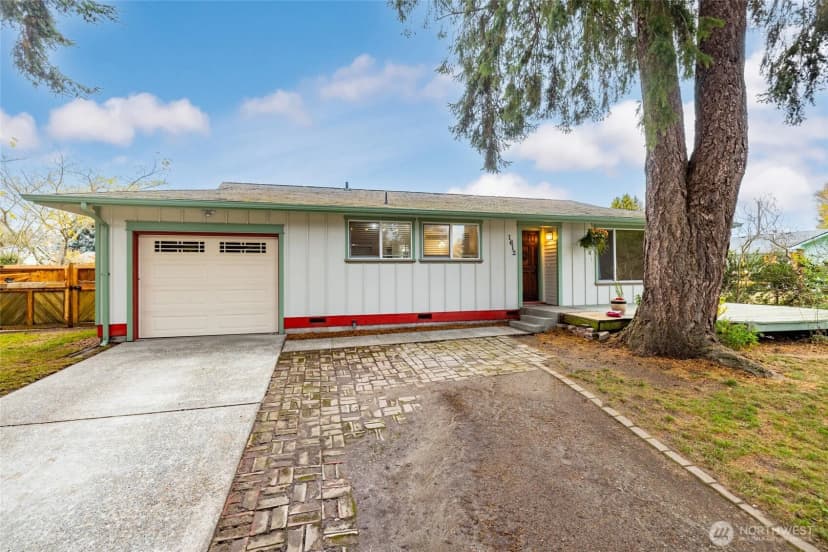 Property photo for 1612 14th Street, Anacortes photo 2