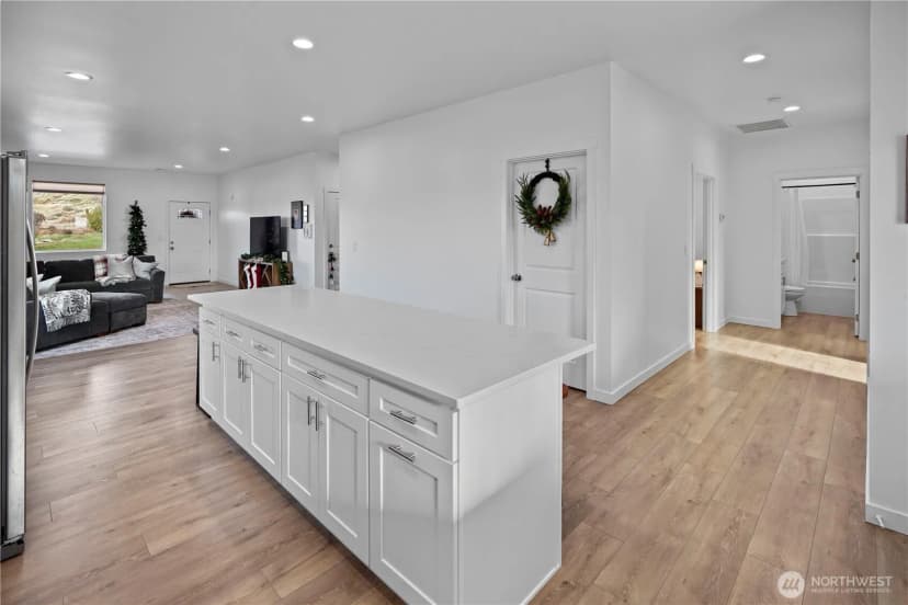 Property photo for 627 Ne 3rd Avenue, Soap Lake photo 12
