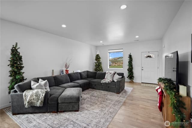 Property photo for 627 Ne 3rd Avenue, Soap Lake photo 2
