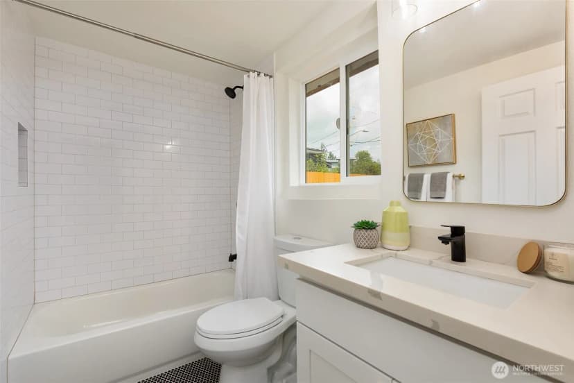 Property photo for 8416 Duncan Avenue S, Seattle photo 9