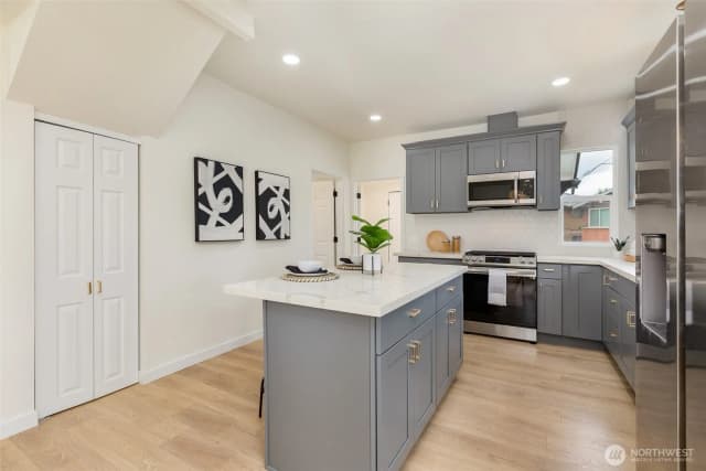 Property photo for 8416 Duncan Avenue S, Seattle photo 3