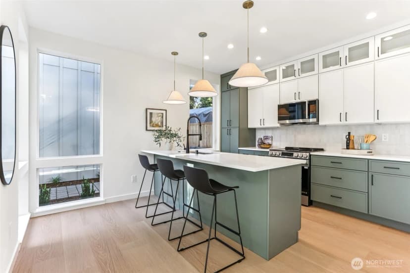 Property photo for 13750 Stone Avenue N, Seattle photo 11