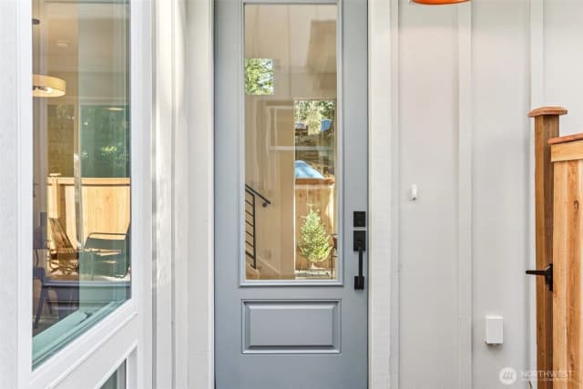 Property photo for 13750 Stone Avenue N, Seattle photo 4
