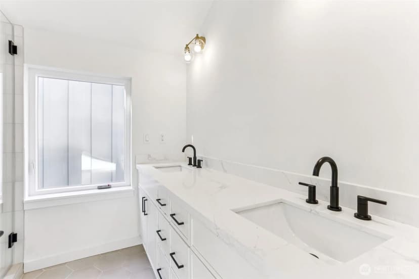 Property photo for 13750 Stone Avenue N, Seattle photo 17