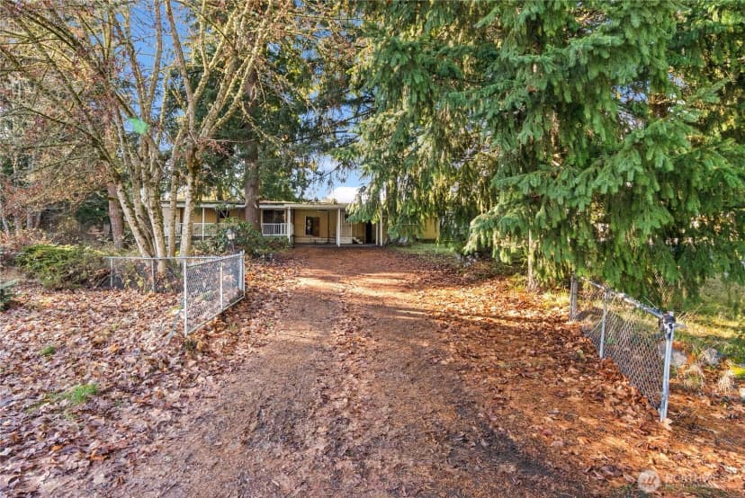 Property photo for 13405 Cedar Court E, Bonney Lake photo 4