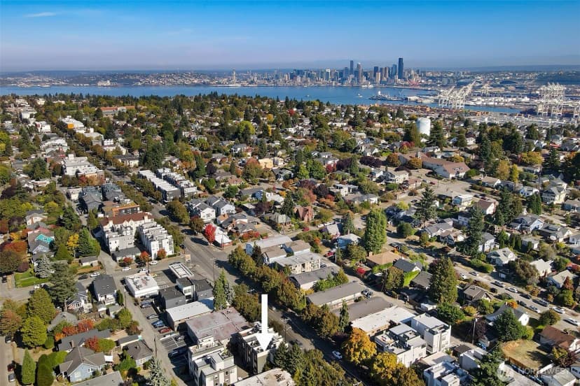 Property photo for 4027 California Avenue Sw #d, Seattle photo 24