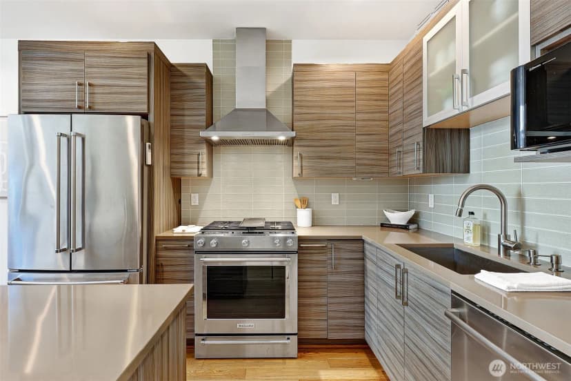 Property photo for 4027 California Avenue Sw #d, Seattle photo 8