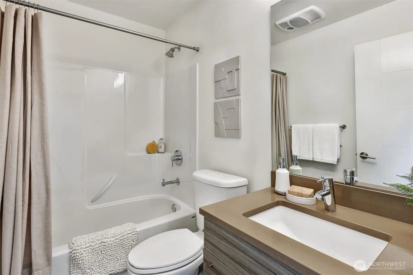 Property photo for 4027 California Avenue Sw #d, Seattle photo 15