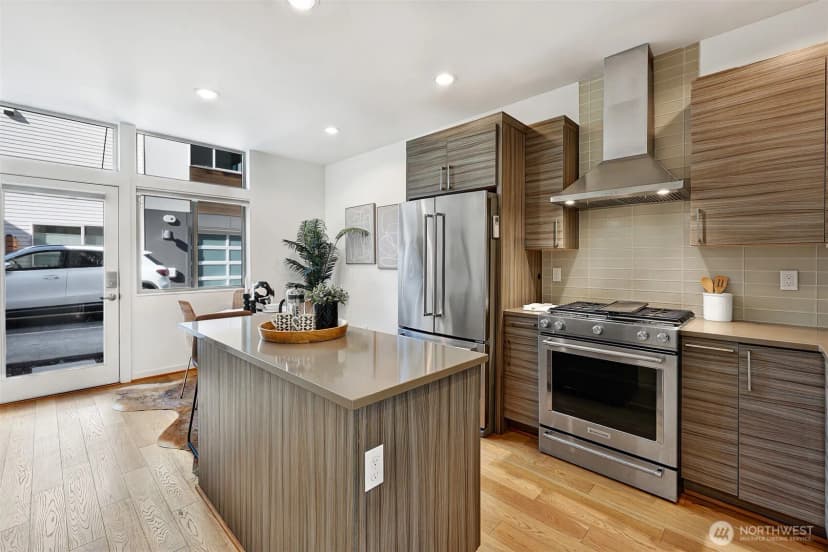 Property photo for 4027 California Avenue Sw #d, Seattle photo 7