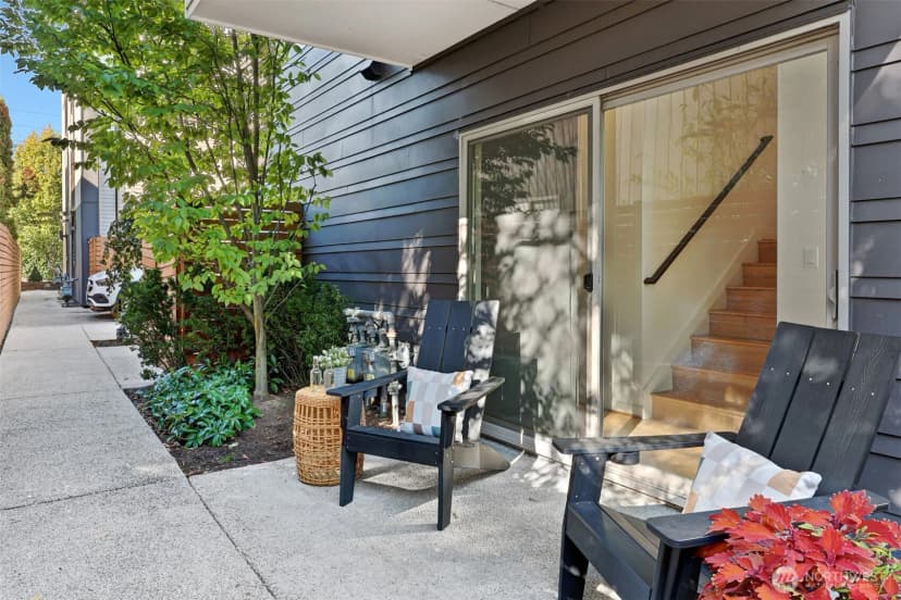 Property photo for 4027 California Avenue Sw #d, Seattle photo 25