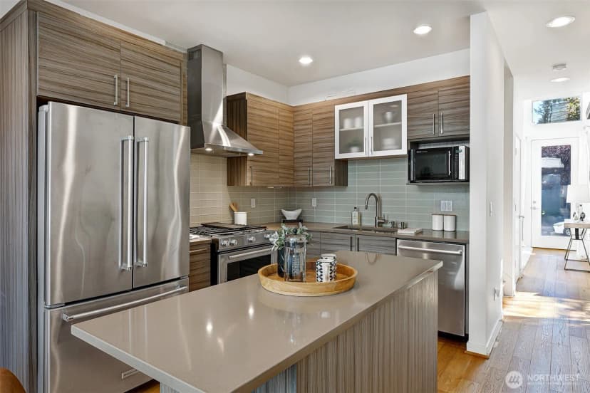 Property photo for 4027 California Avenue Sw #d, Seattle photo 11