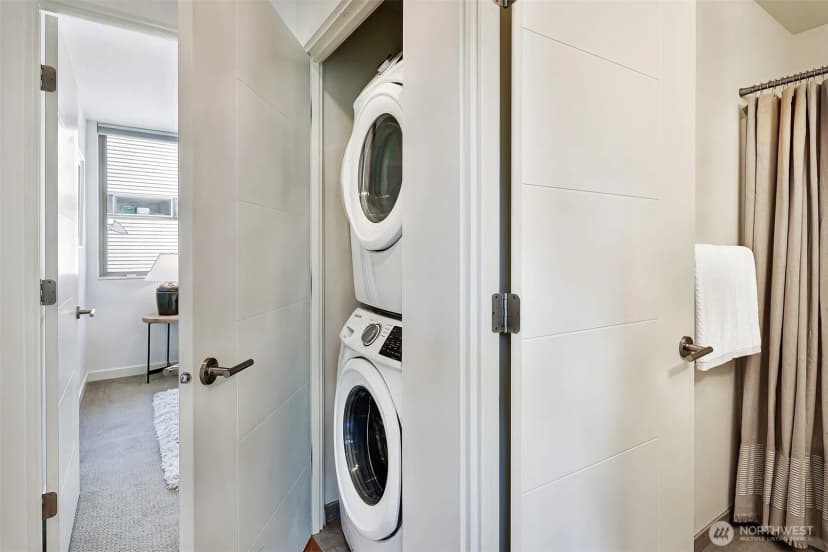 Property photo for 4027 California Avenue Sw #d, Seattle photo 16