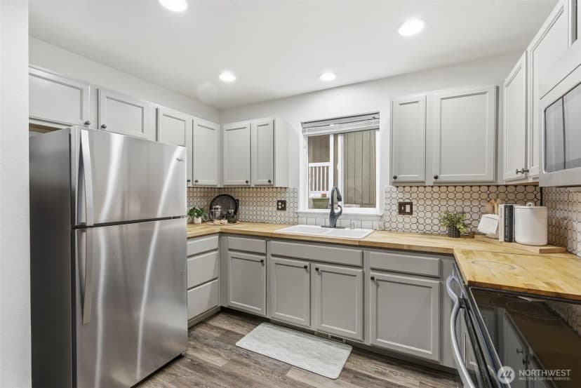 Property photo for 6860 Aquene Loop Ne, Bremerton photo 13