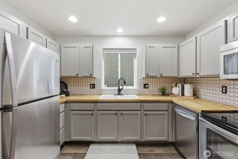 Property photo for 6860 Aquene Loop Ne, Bremerton photo 12