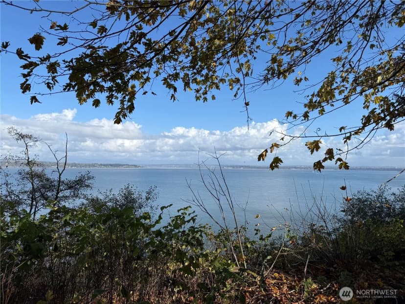 Property photo for 43 Beach Way, Hat Island