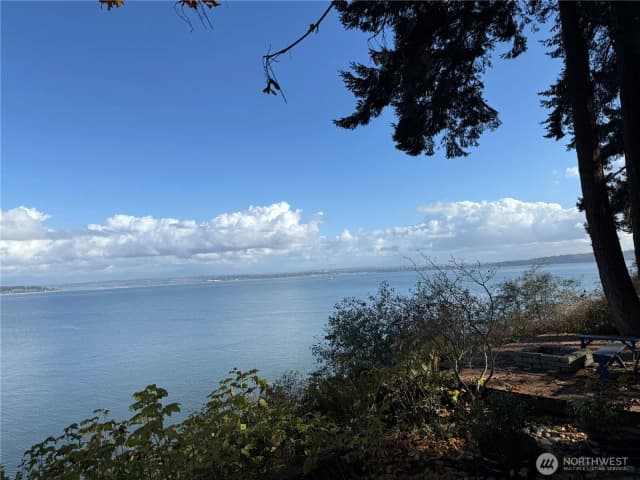 Property photo for 43 Beach Way, Hat Island photo 2