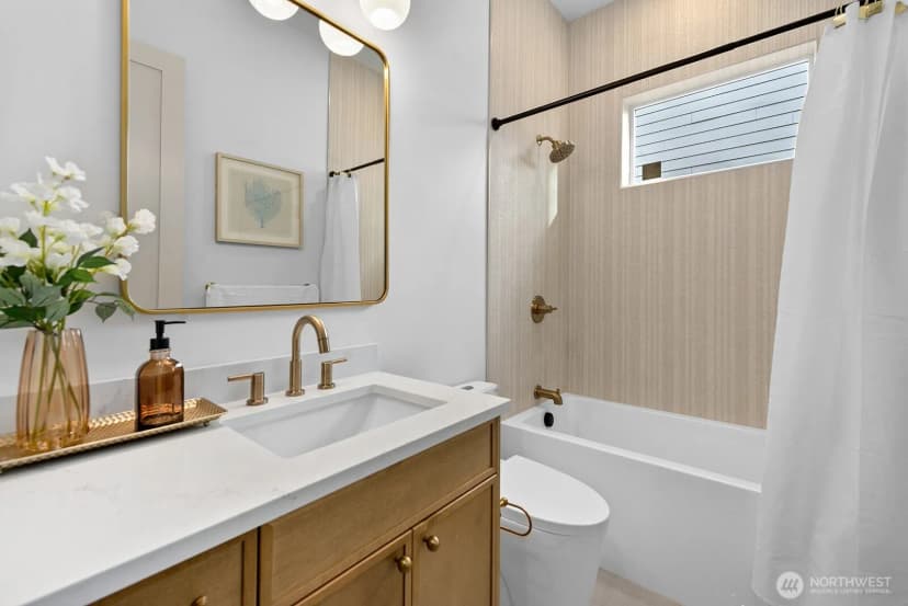 Property photo for 10811 24th Avenue Ne, Seattle photo 23
