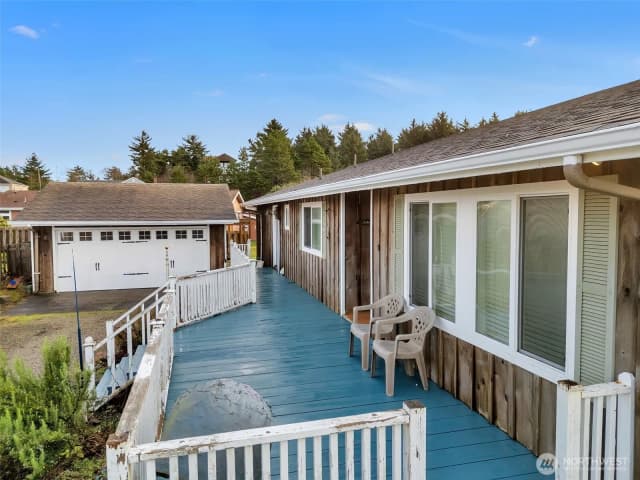 Property photo for 23716 J Place, Ocean Park photo 3