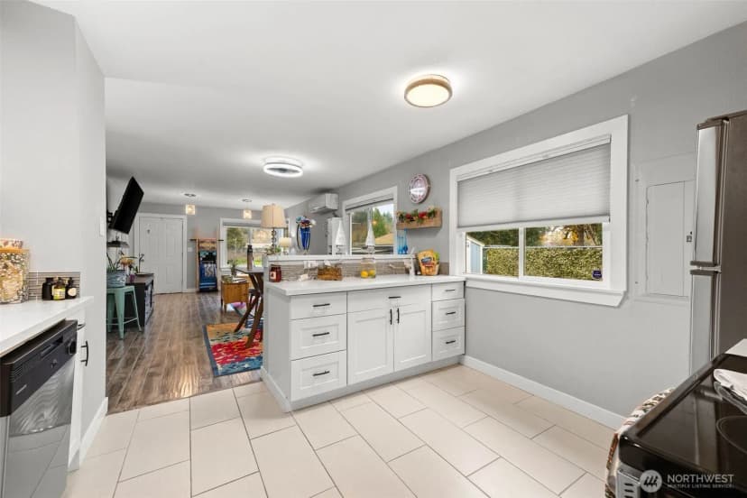 Property photo for 615 1st Avenue S, Kent photo 14